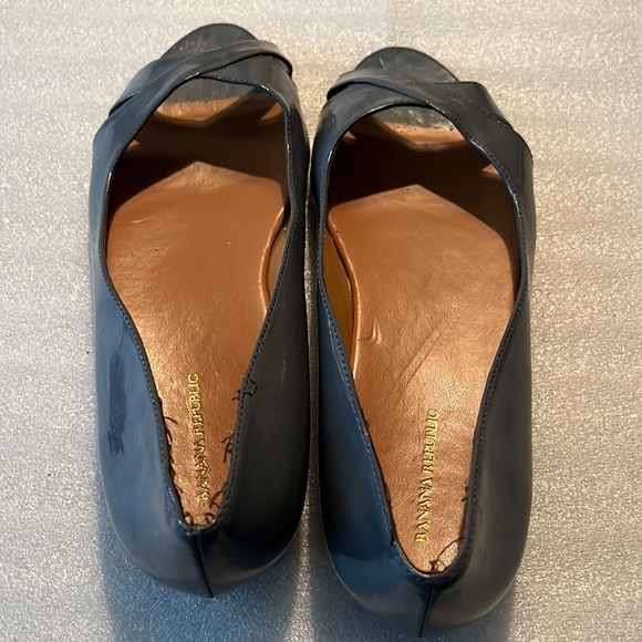 Banana Republic Size 8 Gray Peep Toe NWOT flats. - Picture 5 of 9